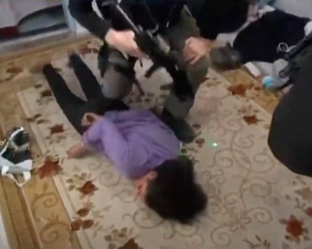 Публикуваха видео от задържането на жената, заподозряна за атентата в Истанбул