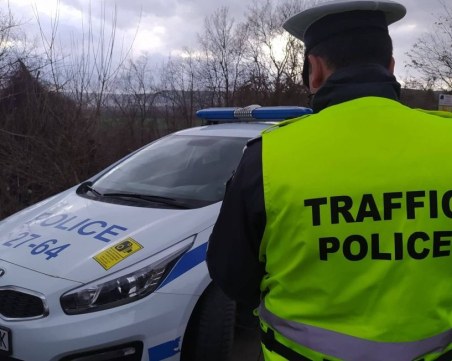 БМВ и камион се удариха на изхода на Пловдив, създадоха сериозна тапа