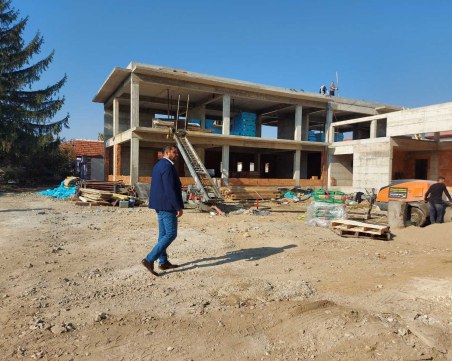 Кметът Павел Михайлов провери строителство на новата детска градина в Браниполе