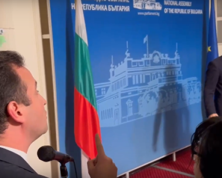 Скандал в НС: ГЕРБ с обвинение към ПП, Петков им взе микрофона