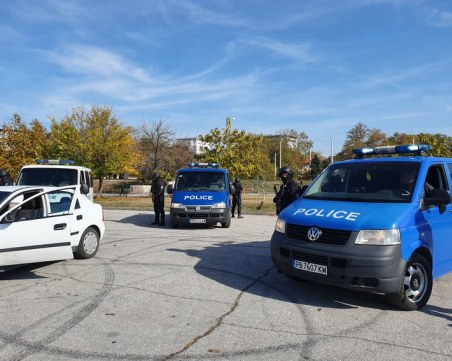 След акция на криминална полиция в Пловдив: Трима мъже са задържани с голямо количество наркотици
