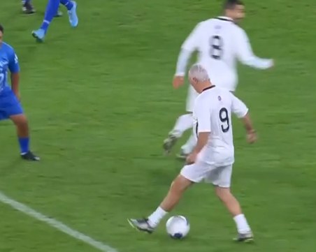 Стоичков показа класа и даде две асистенции в Мача на мира в Рим