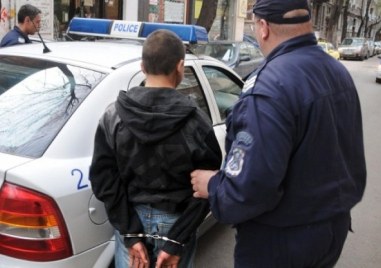 Тийнейджър обрал жена от Пазарджишко бе задържан от полицията Извършителят