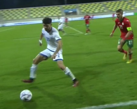 България се справи лесно с Кипър в контрола