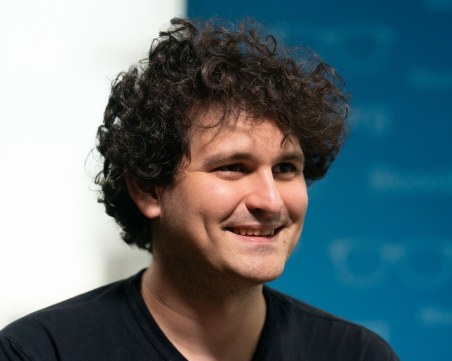 Инвеститори съдят основателя на криптоборсата FTX