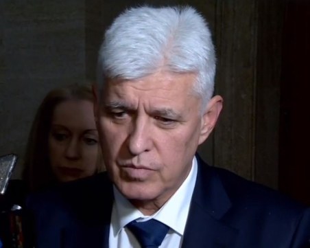 Министърът на отбраната: Не очаквам конкретна заплаха за сигурност ни след инцидента в Полша