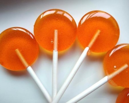 Върнете се в детството с тази лесна рецепта за домашни близалки от карамел