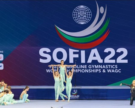 Весела Лечева откри Световното първенство по скокове на батут в 