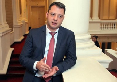 ГЕРБ СДС поиска със своя декларация от парламентарната трибуна свикване на