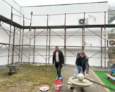 Димитър Колев инспектира ремонта в детска градина „Боряна