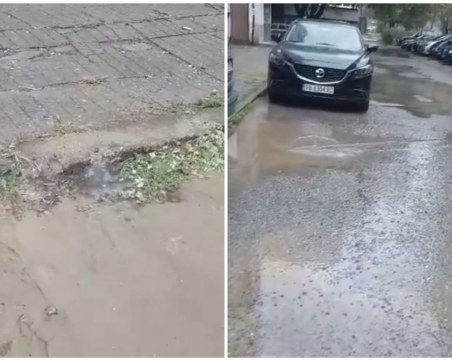 Питейна вода бликна от тротоар в Кършияка, ВиК оставят ремонта за утре