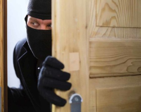 22-годишен обра собствения си дом в Пазарджишко, баща му подаде сигнал