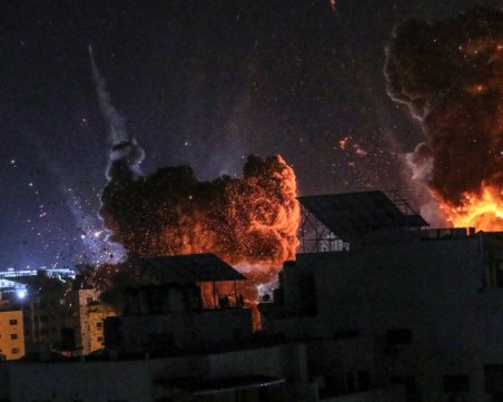 Голям пожар на ивицата Газа, най-малко 21 са жертвите