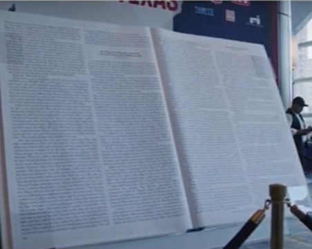 Най-голямата книга в света тежи 225 кг.