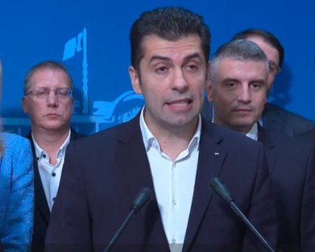 Петков: Ще влезем в зала, ако хартиената коалиция, оттегли среднощните си безумия