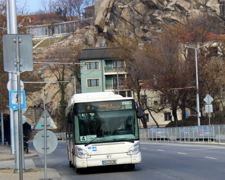 Пускат повече автобуси по линия № 4 към езиковите гимназии в Пловдив