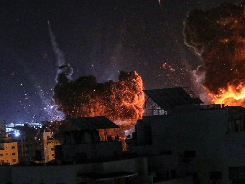 Най-малко 21 души загинаха при голям пожар в Ивицата Газа.