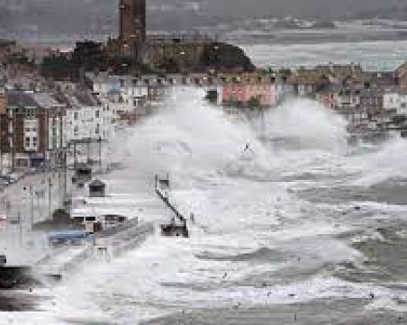 Бурите във Великобритания взеха жертва