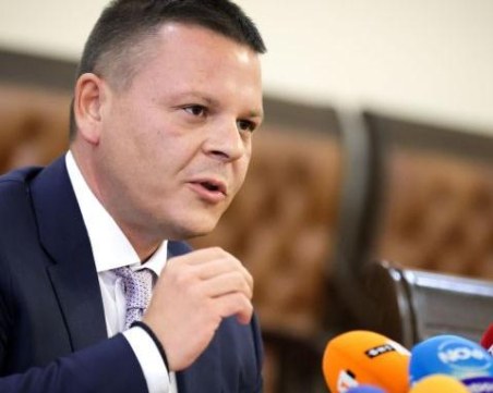 Вицепремиерът Алексиев: Ще има допълнителна компенсация за горивата