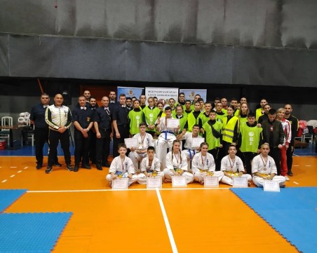 20 медала за каратеките на 