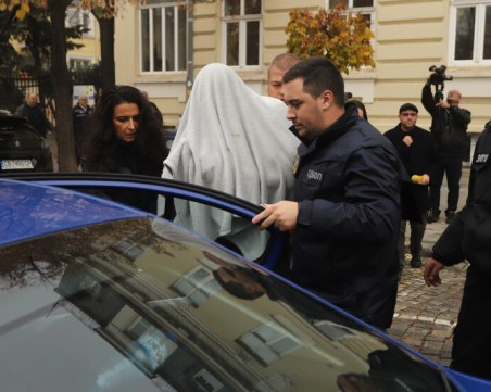 Двама от 13-те задържани за педофилия остават в ареста