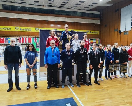 Страхотно представяне на пловдивска фехтовачка в международния турнир „Сабята на Етрополски