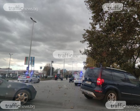 Катастрофа на входа на Пловдив на Карловско шосе, отбиват движението