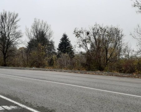 Мъж беше блъснат и убит на изхода на Русе, шофьорът е избягал