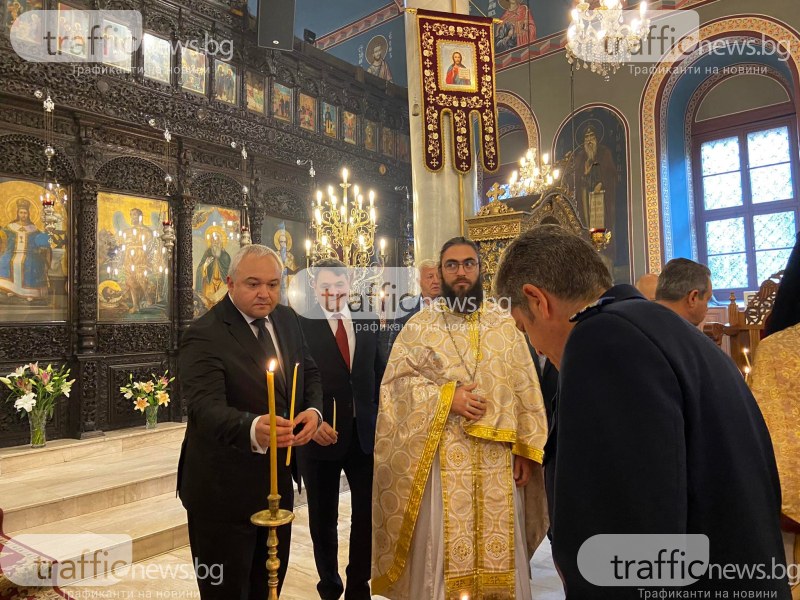 Със заупокойна молитва - Пловдив почете жертвите на пътя