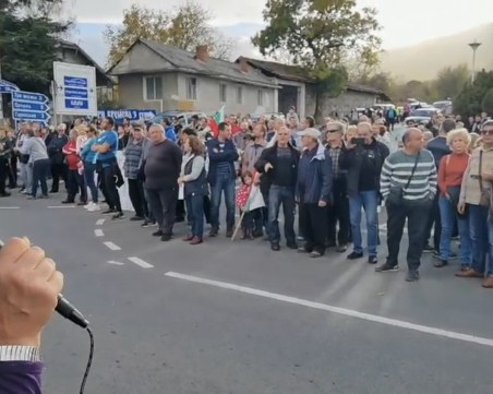 Концесионерът на кариерата край Асеновград няма да отстъпи заради протестите ВИДЕО