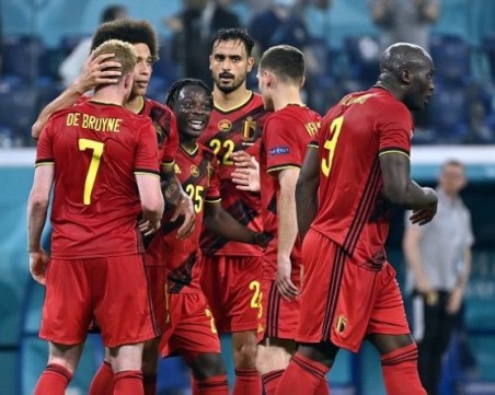 Трио фаворити започват на Мондиала днес