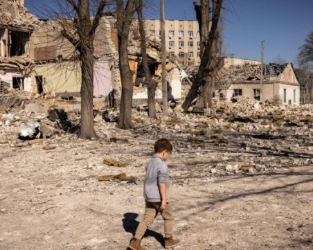 Украйна: Над 8300 цивилни са загинали във войната, от тях - 437 деца