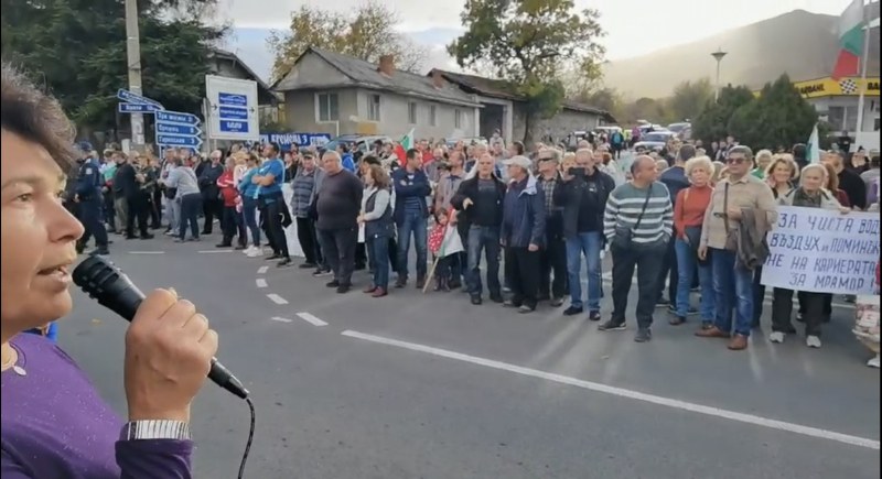 Концесионерът на кариерата край Асеновград няма да отстъпи заради протестите ВИДЕО