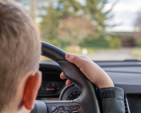 11-годишен шофьор помете две коли във Враца