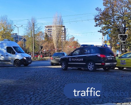 Пример? Полицейски автомобил пререди колона, за да завие надясно от лява лента