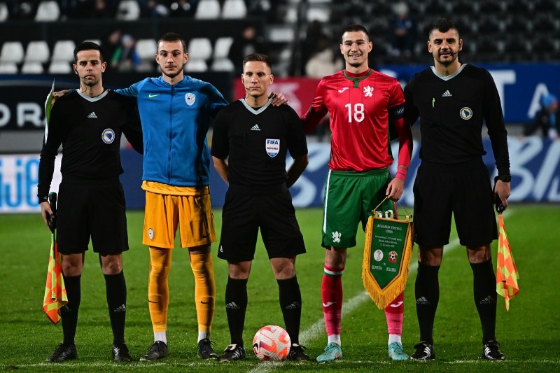 Играч на Ботев изведе младежкия национален отбор с капитанската лента