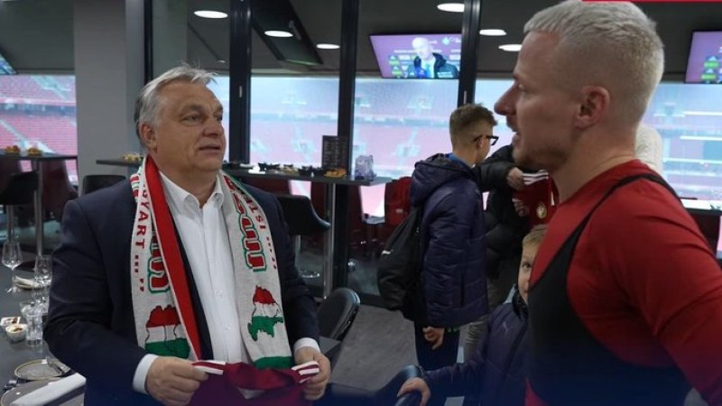 Орбан се появи на мач с шал на Велика Унгария, възмути Украйна