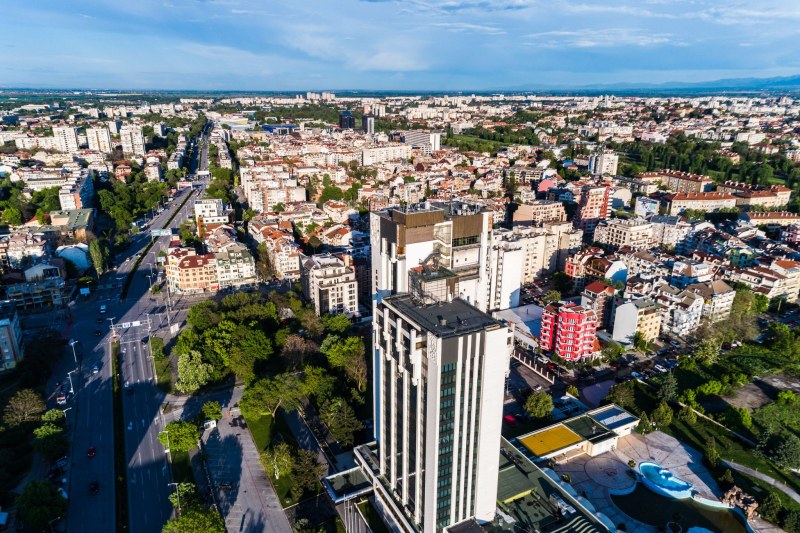 Вятърът в Пловдив спира, температурите леко се повишават
