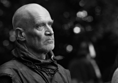 Звездата от Игра на тронове и рокаджия от групата Dr Feelgood