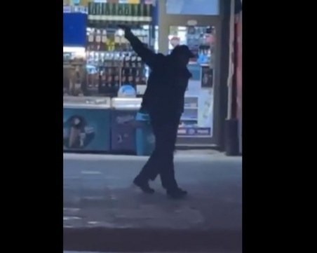 Арестуваха мъж, стрелял пред магазин в Пловдив