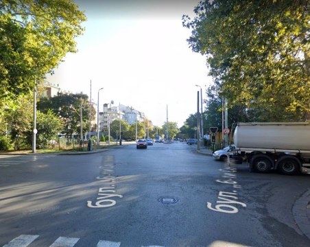 Голяма ВиК авария блокира част от бул. 