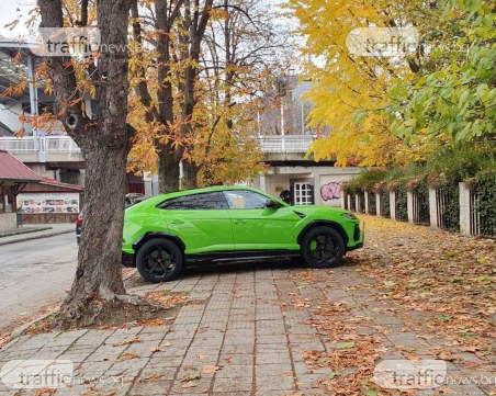 Ламборгини превзе тротоар до Новотела, за да спести от Синя зона