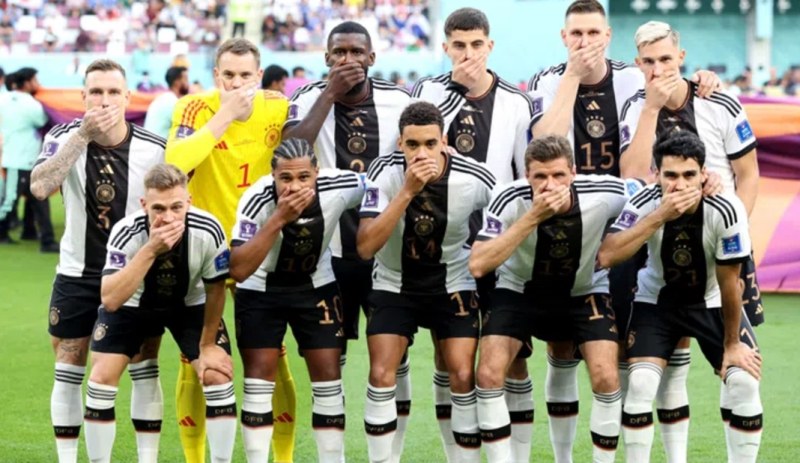 Германските национали позираха със запушени усти преди мача с Япония