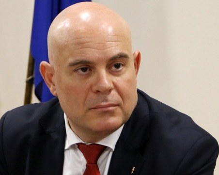 Гешев: Заради един предишен министър МВР е в будна кома