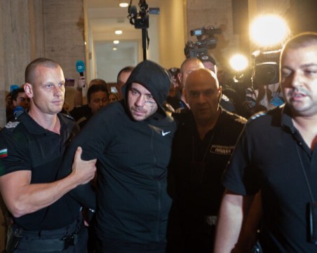 Майката на Семерджиев: Той не взима наркотици, над него няма полицейски чадър