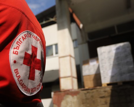 Най-засегнатите домакинства в Карловско ще получат средства и от БЧК