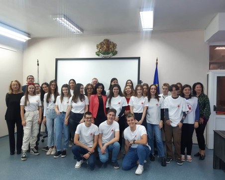 Прокурори от Пловдив и младежите на БЧК обсъдиха домашното насилие ВИДЕО