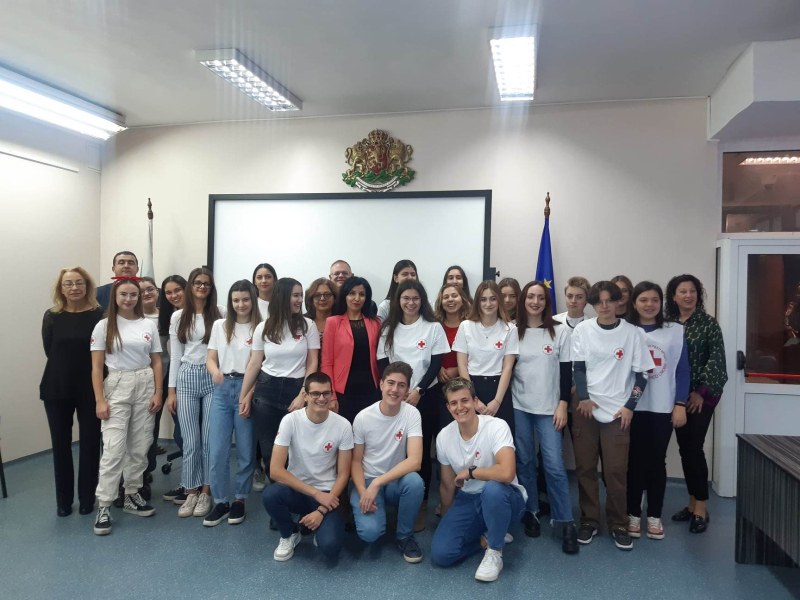 Прокурори от Пловдив и младежите на БЧК обсъдиха домашното насилие ВИДЕО