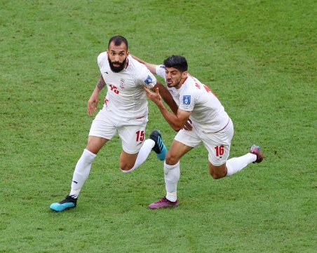 Иран удари Уелс с голове след 98-та минута