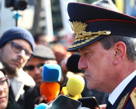 Президентът пенсионира шефа на пожарната главен комисар Николай Николов с почести